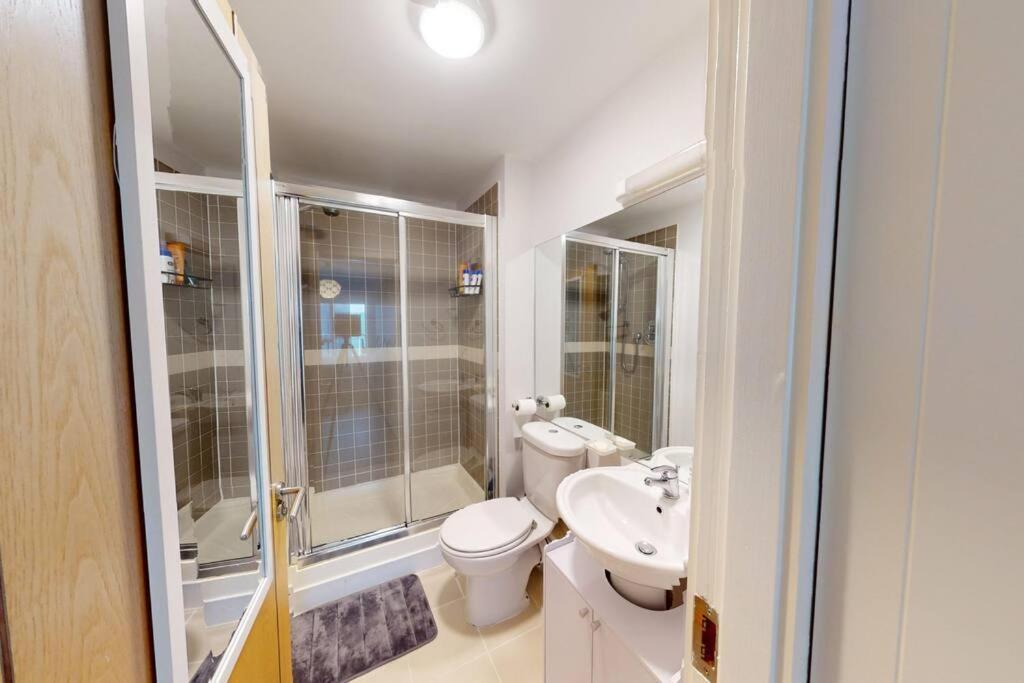 Centrally Located, Comfy 2-Bed 2-Bath Apt Dublín Exterior foto
