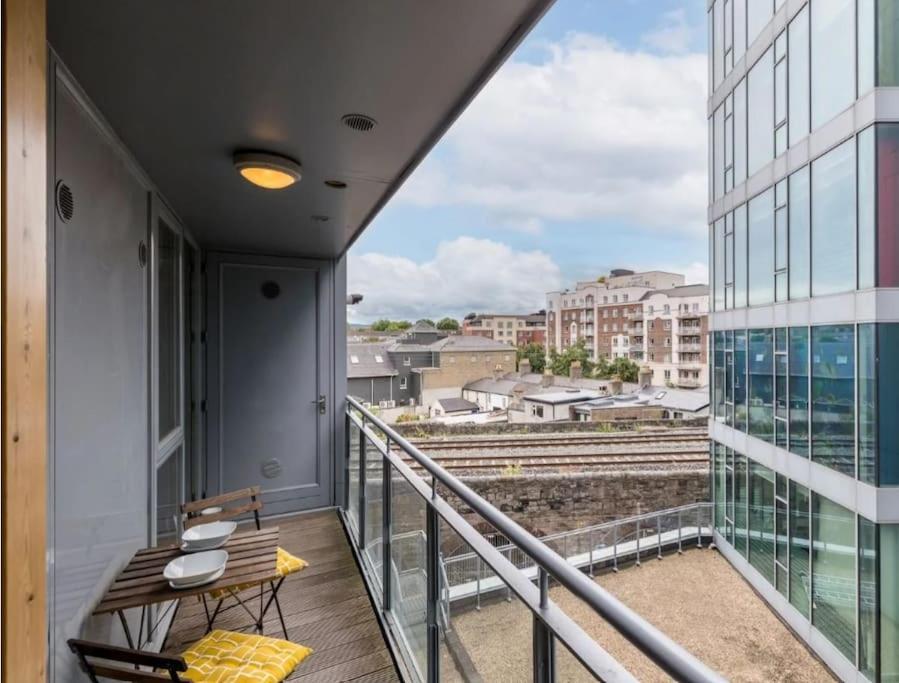 Centrally Located, Comfy 2-Bed 2-Bath Apt Dublín Exterior foto